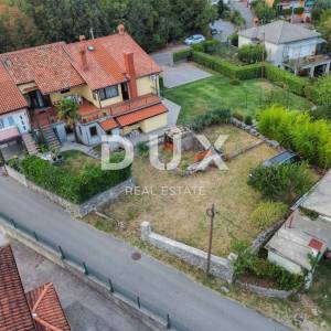 OPATIJA, POBRI - prizemlje od 120 m2 za adaptaciju, pogled na more i veliki vrt