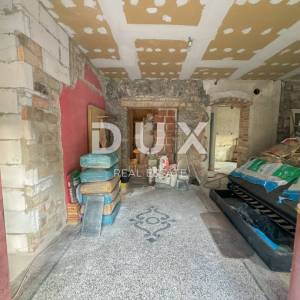 OPATIJA, POBRI - prizemlje od 120 m2 za adaptaciju, pogled na more i veliki vrt