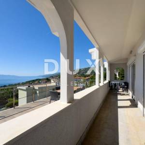 OPATIJA, POBRI - SAMO KOD NAS! Dizajnerski uređen stan s panoramskim pogledom na more