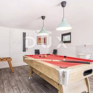 OPATIJA, POBRI - samostojeća kuća 170m2 s pogledom na more i bazenom + okoliš 700m2