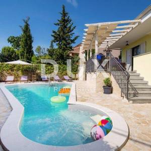 OPATIJA, POBRI - samostojeća kuća 170m2 s pogledom na more i bazenom + okoliš 700m2