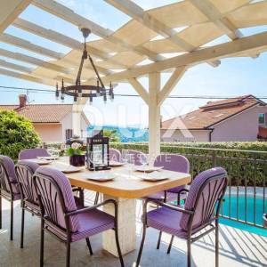 OPATIJA, POBRI - samostojeća kuća 170m2 s pogledom na more i bazenom + okoliš 700m2