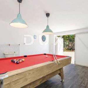 OPATIJA, POBRI - samostojeća kuća 170m2 s pogledom na more i bazenom + okoliš 700m2