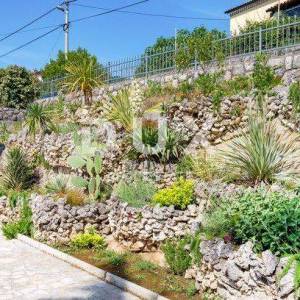 OPATIJA, POBRI - samostojeća kuća 170m2 s pogledom na more i bazenom + okoliš 700m2