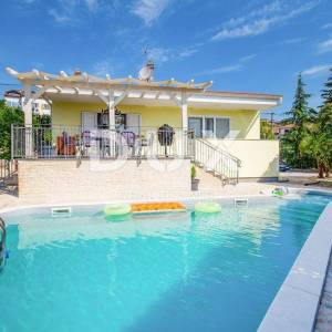 OPATIJA, POBRI - samostojeća kuća 170m2 s pogledom na more i bazenom + okoliš 700m2