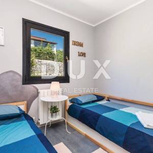 OPATIJA, POBRI - samostojeća kuća 170m2 s pogledom na more i bazenom + okoliš 700m2