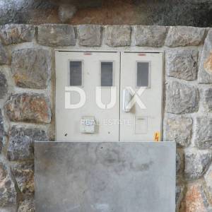 OPATIJA, POBRI - samostojeća kuća 580m² s pogledom na more + okućnica 3200m2