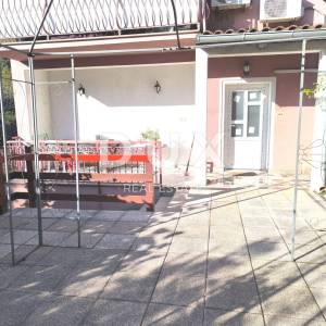 OPATIJA, POBRI - Trosoban stan s 2 kupatila i okućnicom za radnike