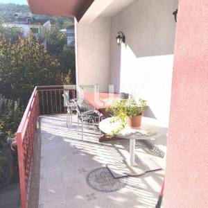 OPATIJA, POBRI - Trosoban stan s 2 kupatila i okućnicom za radnike