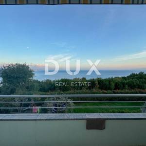 OPATIJA, POBRI - veći stan u novijoj gradnji s panoramskim pogledom na more, 3 minute od Opatije