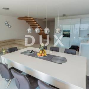 OPATiJA, POBRI- villa 500m2 s panoramskim pogledom na more i bazenom na krovu + okoliš 800m2