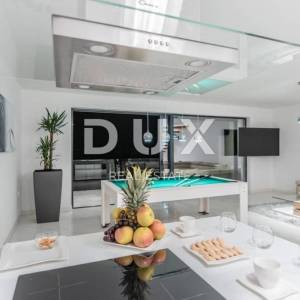 OPATiJA, POBRI- villa 500m2 s panoramskim pogledom na more i bazenom na krovu + okoliš 800m2