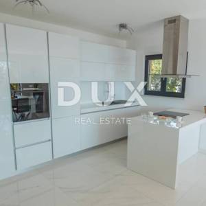 OPATiJA, POBRI- villa 500m2 s panoramskim pogledom na more i bazenom na krovu + okoliš 800m2