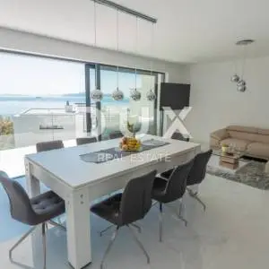 OPATiJA, POBRI- villa 500m2 s panoramskim pogledom na more i bazenom na krovu + okoliš 800m2
