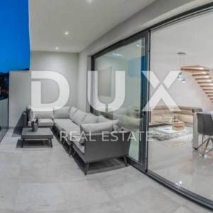 OPATiJA, POBRI- villa 500m2 s panoramskim pogledom na more i bazenom na krovu + okoliš 800m2