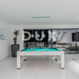 OPATiJA, POBRI- villa 500m2 s panoramskim pogledom na more i bazenom na krovu + okoliš 800m2