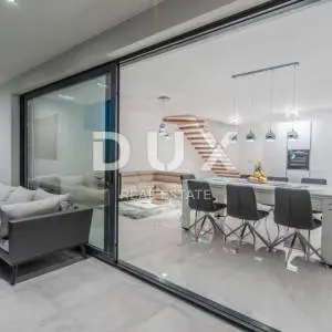OPATiJA, POBRI- villa 500m2 s panoramskim pogledom na more i bazenom na krovu + okoliš 800m2