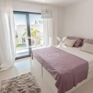 OPATiJA, POBRI- villa 500m2 s panoramskim pogledom na more i bazenom na krovu + okoliš 800m2