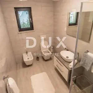 OPATiJA, POBRI- villa 500m2 s panoramskim pogledom na more i bazenom na krovu + okoliš 800m2