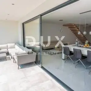 OPATiJA, POBRI- villa 500m2 s panoramskim pogledom na more i bazenom na krovu + okoliš 800m2