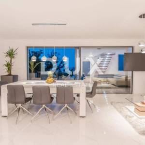 OPATiJA, POBRI- villa 500m2 s panoramskim pogledom na more i bazenom na krovu + okoliš 800m2