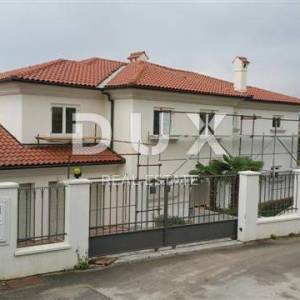 OPATIJA, POBRI - villa /kuća trokatnica- samostojeća 505m² + 1240m2 okoliš
