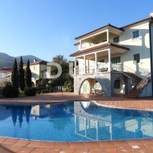 OPATIJA, POBRI - villa /kuća trokatnica- samostojeća 505m² + 1240m2 okoliš