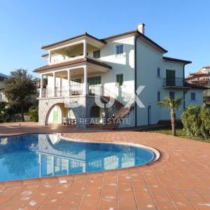 OPATIJA, POBRI - villa /kuća trokatnica- samostojeća 505m² + 1240m2 okoliš