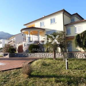 OPATIJA, POBRI - villa /kuća trokatnica- samostojeća 505m² + 1240m2 okoliš