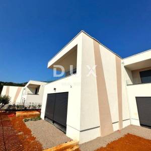 OPATIJA, POBRI - villa u nizu 270m2 s pogledom na more + uređena okućnica 300m2