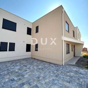 OPATIJA, POBRI - villa  u nizu 218m2 s pogledom na more + uređena okućnica 250m2