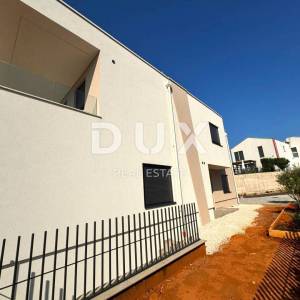 OPATIJA, POBRI - villa  u nizu 218m2 s pogledom na more + uređena okućnica 250m2