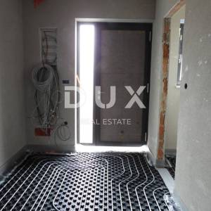 OPATIJA, POBRI - villa  u nizu 214m2 s pogledom na more + uređena okućnica 150m2