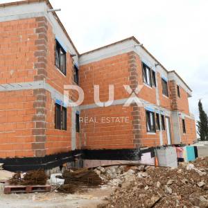 OPATIJA, POBRI - villa  u nizu 214m2 s pogledom na more + uređena okućnica 150m2