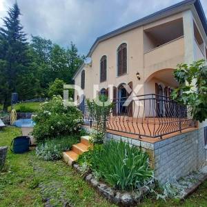 OPATIJA, POLJANE - Prekrasna samostojeća kuća s bazenom, garažom i pogledom na more