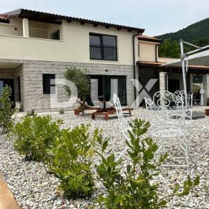 OPATIJA, POLJANE - Prekrasna vila s bazenom i pogledom na more na osami, blizina Opatije