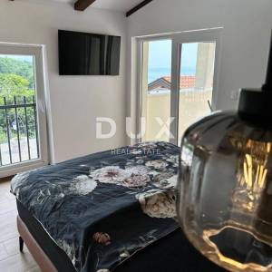 OPATIJA, POLJANE - Prekrasna vila s bazenom i pogledom na more na osami, blizina Opatije