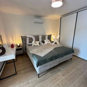 OPATIJA, POLJANE - Prekrasna vila s bazenom i pogledom na more na osami, blizina Opatije