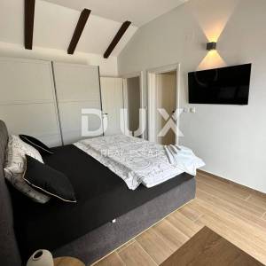 OPATIJA, POLJANE - Prekrasna vila s bazenom i pogledom na more na osami, blizina Opatije