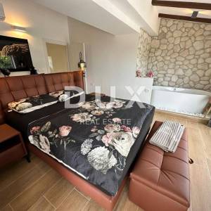 OPATIJA, POLJANE - Prekrasna vila s bazenom i pogledom na more na osami, blizina Opatije