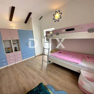 OPATIJA, POLJANE - Prekrasna vila s bazenom i pogledom na more na osami, blizina Opatije