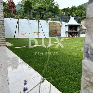 OPATIJA, POLJANE - Prekrasna vila s bazenom i pogledom na more na osami, blizina Opatije