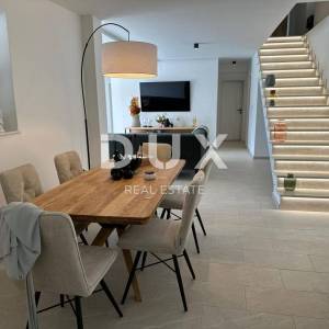 OPATIJA, POLJANE - Prekrasna vila s bazenom i pogledom na more na osami, blizina Opatije