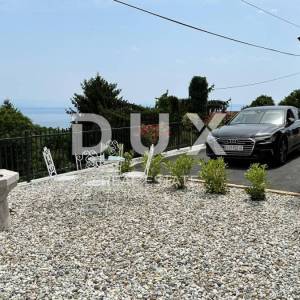 OPATIJA, POLJANE - Prekrasna vila s bazenom i pogledom na more na osami, blizina Opatije