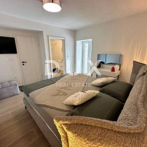 OPATIJA, POLJANE - Prekrasna vila s bazenom i pogledom na more na osami, blizina Opatije
