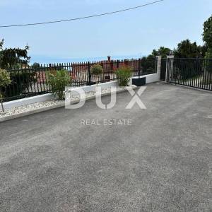 OPATIJA, POLJANE - Prekrasna vila s bazenom i pogledom na more na osami, blizina Opatije