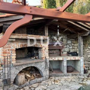 OPATIJA, POLJANE - Rustikalna vila od 300m2 s panoramskim pogledom na Kvarnerski zaljev