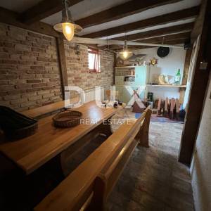 OPATIJA, POLJANE - Rustikalna vila od 300m2 s panoramskim pogledom na Kvarnerski zaljev