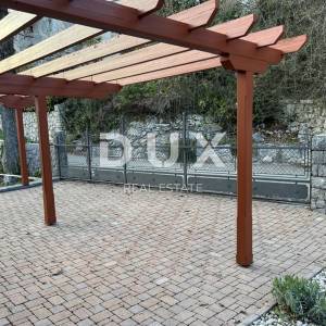 OPATIJA, POLJANE - Rustikalna vila od 300m2 s panoramskim pogledom na Kvarnerski zaljev