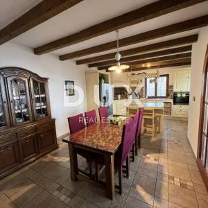 OPATIJA, POLJANE - Rustikalna vila od 300m2 s panoramskim pogledom na Kvarnerski zaljev